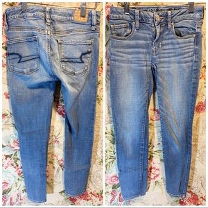 American eagle skinny jeans. Light wash.